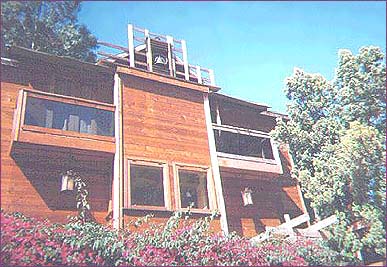 Close up of Jim Morrison's Rothdell Trail home, showing apartment on the top floor